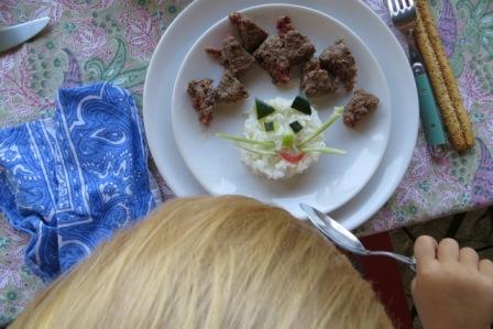 occuper enfant restaurant