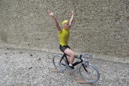 cycliste maillot jaune